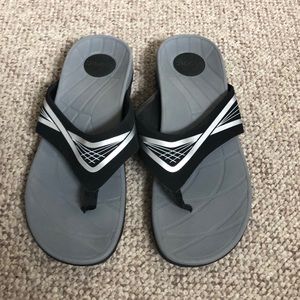 Vionic women’s thong sandal